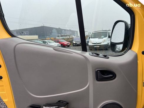 Renault Trafic 2007 желтый - фото 14