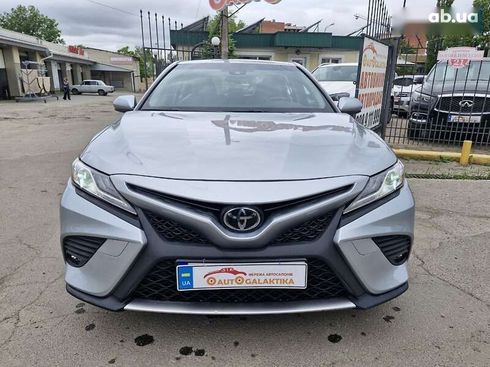 Toyota Camry 2018 - фото 2