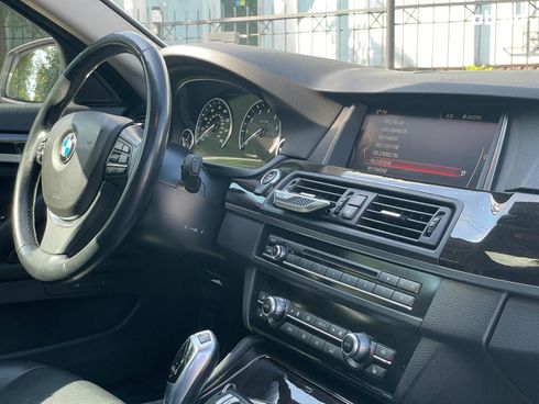 BMW 5 серия 2015 белый - фото 33