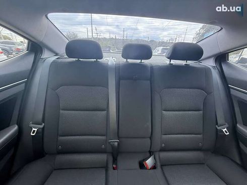 Hyundai Elantra 2017 - фото 26