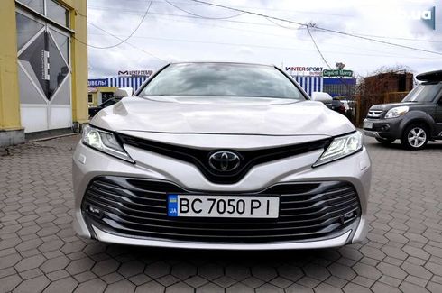 Toyota Camry 2018 - фото 2