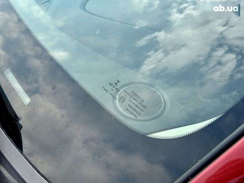 Toyota Yaris 2019 - фото 12