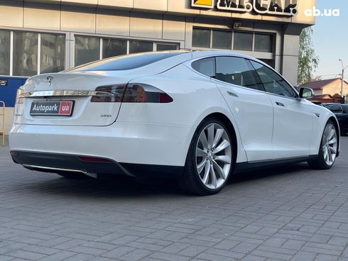 Tesla Model S 2015 белый - фото 14