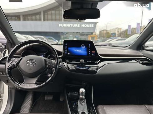 Toyota C-HR 2017 - фото 20