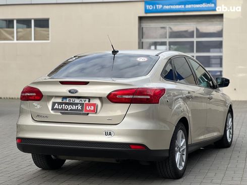 Ford Focus 2017 бежевый - фото 6