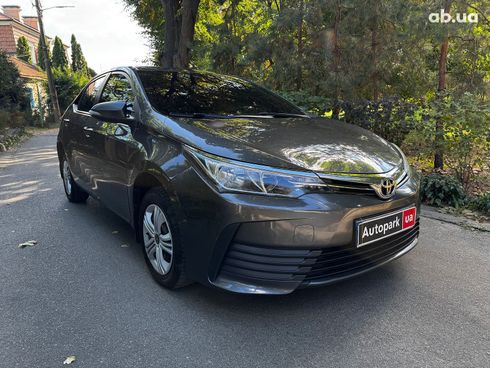 Toyota Corolla 2017 серый - фото 3