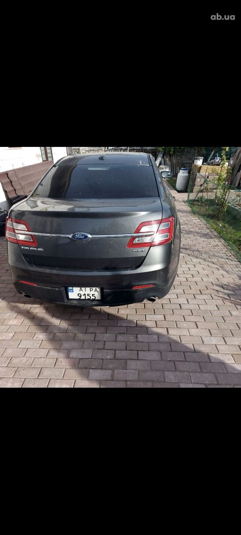 Ford Taurus 2015 серый - фото 14