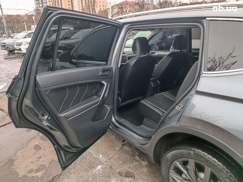 Volkswagen Tiguan 2022 серый - фото 14