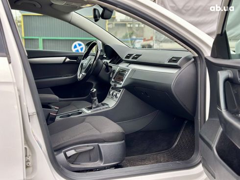 Volkswagen Passat 2013 белый - фото 20