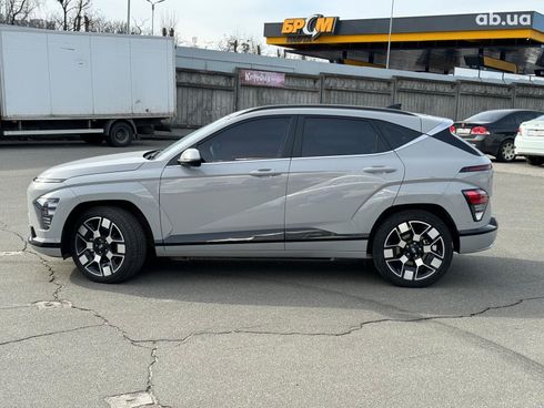 Hyundai Kona 2023 серый - фото 16