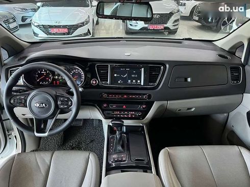 Kia Carnival 2016 - фото 23