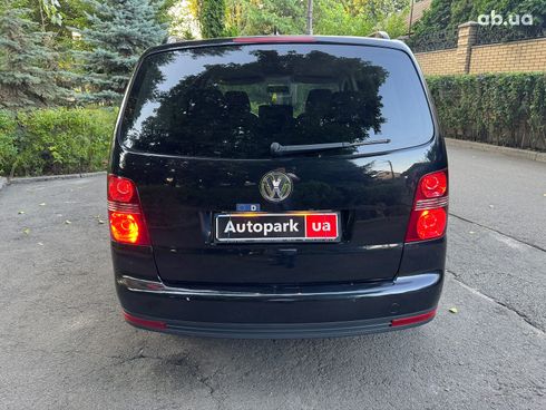 Volkswagen Touran 2009 черный - фото 6