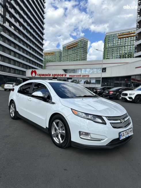 Chevrolet Volt 2015 белый - фото 5