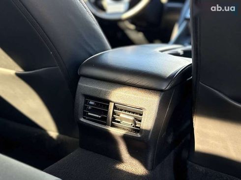 Lexus IS 2017 - фото 25