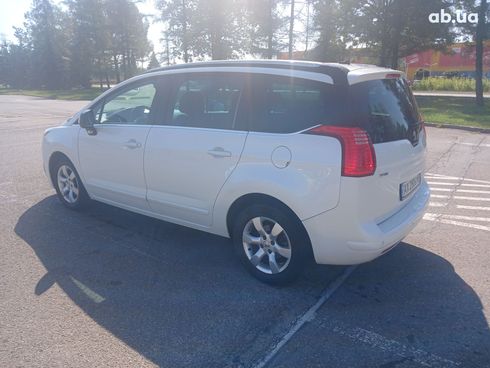 Peugeot 5008 2015 белый - фото 3