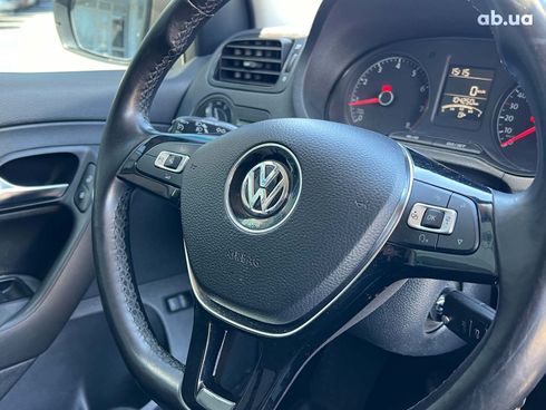 Volkswagen Polo 2019 бежевый - фото 16