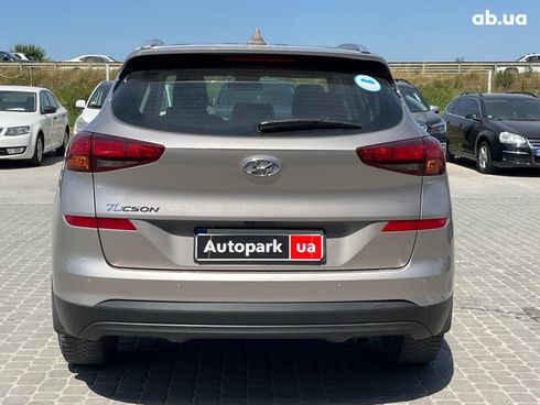 Hyundai Tucson 2018 бежевый - фото 8