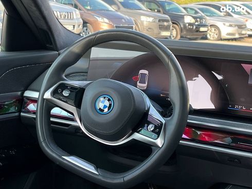 BMW i7 2023 белый - фото 26