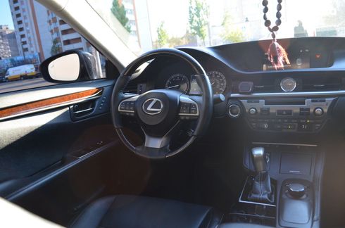 Lexus ES 2017 - фото 12