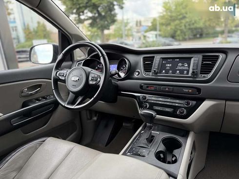 Kia Sedona 2017 - фото 10