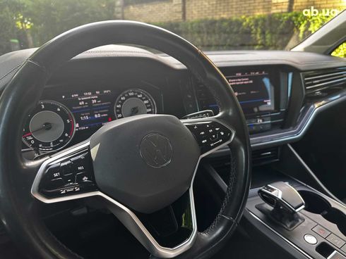 Volkswagen Touareg 2021 серый - фото 21