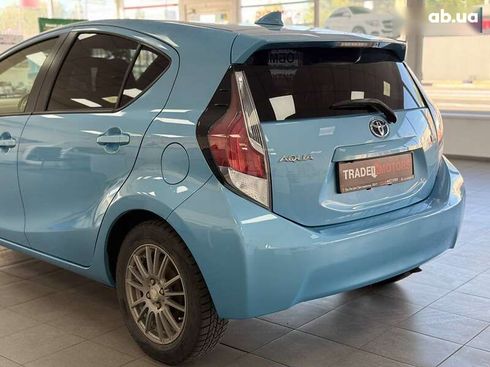 Toyota Aqua 2015 - фото 8