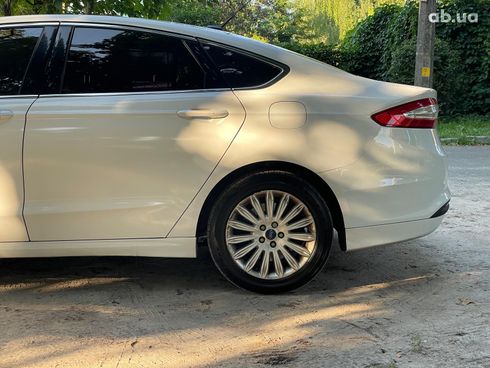 Ford Fusion 2015 белый - фото 14