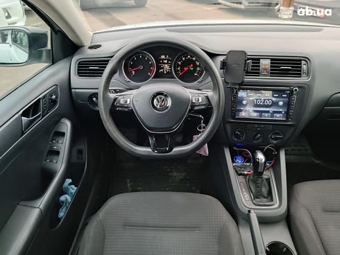 Volkswagen Jetta 2015 белый - фото 29