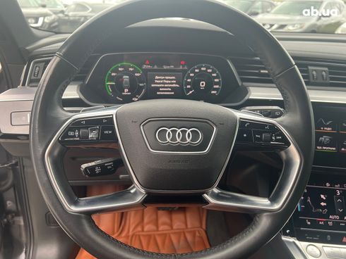 Audi E-Tron 2019 серый - фото 50