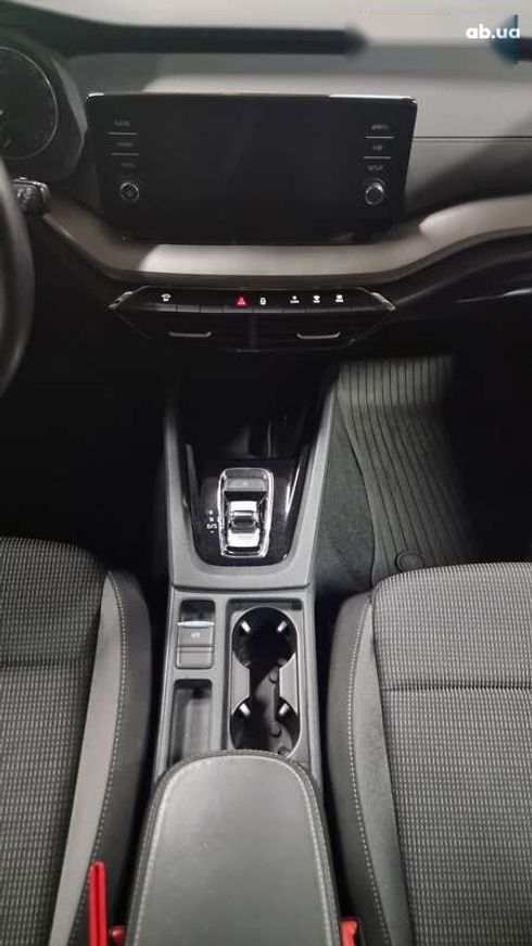 Skoda Octavia 2021 - фото 8