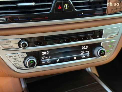 BMW 7 серия 2019 белый - фото 35