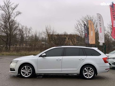 Skoda Octavia 2019 - фото 12