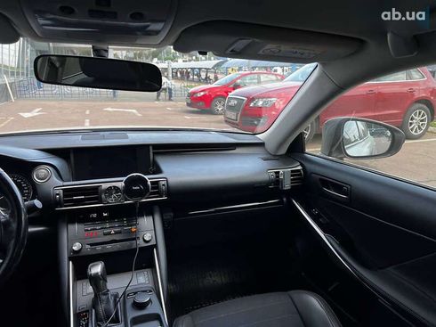 Lexus IS 2017 - фото 19