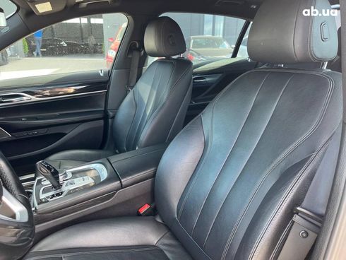 BMW 7 серия 2018 белый - фото 40