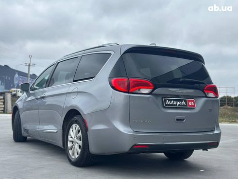 Chrysler Pacifica 2017 серый - фото 13