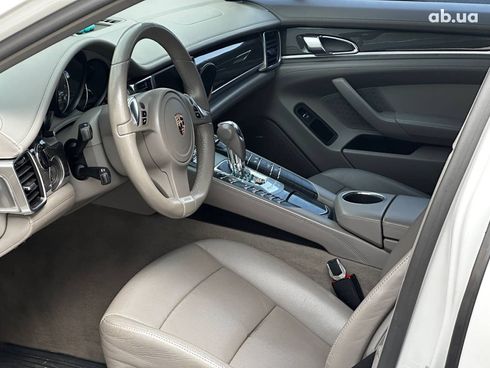 Porsche Panamera 2010 белый - фото 12