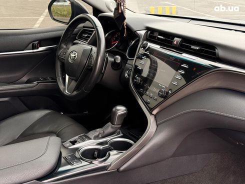 Toyota Camry 2020 черный - фото 16