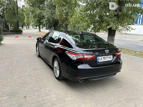 Toyota Camry 2020 - фото 11