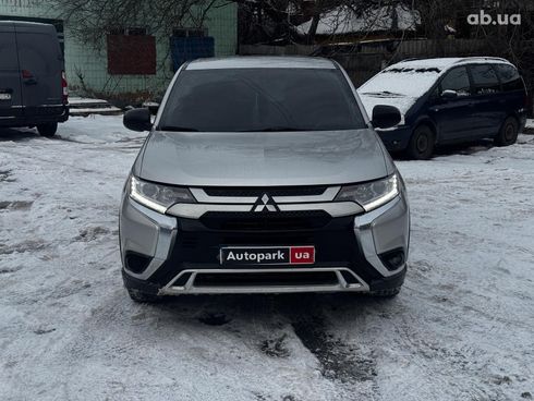 Mitsubishi Outlander 2019 серый - фото 2