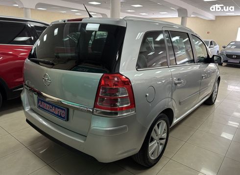 Opel Zafira 2010 серебристый - фото 8