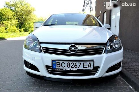 Opel Astra 2013 - фото 2