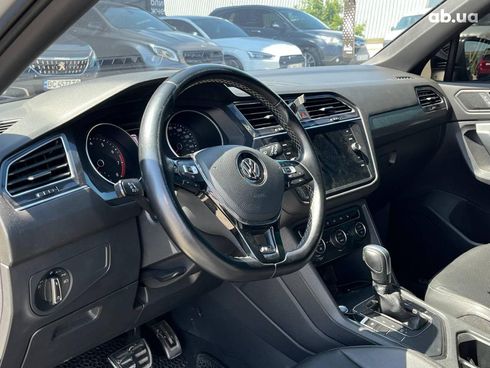 Volkswagen Tiguan 2020 серый - фото 13