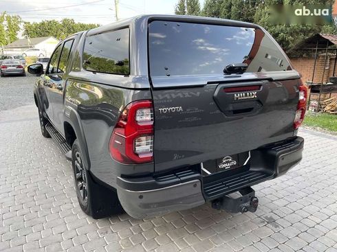 Toyota Hilux 2022 - фото 19