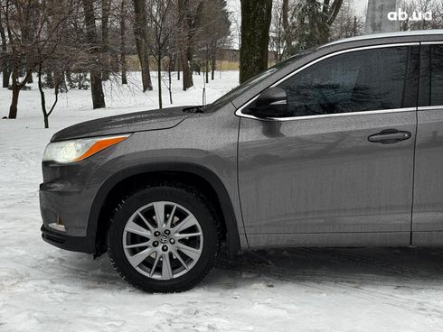 Toyota Highlander 2016 серый - фото 11
