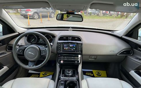 Jaguar XE 2016 - фото 12