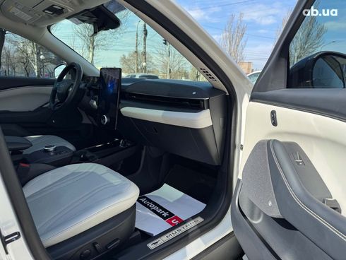 Ford Mustang Mach-E 2021 белый - фото 52