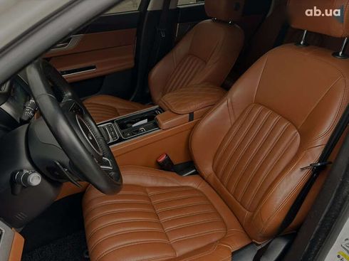 Jaguar XF 2016 - фото 16