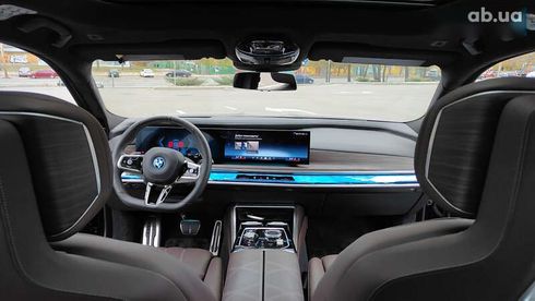 BMW i7 2023 - фото 25