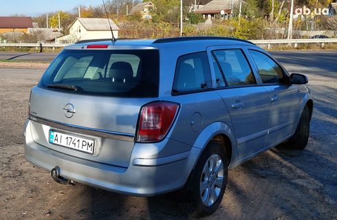 Opel Astra 2009 серебристый - фото 2