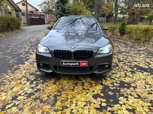 BMW 5 серия 2011 серый - фото 2